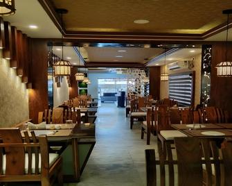 Hotel First Crown - Kalyani - Restaurant
