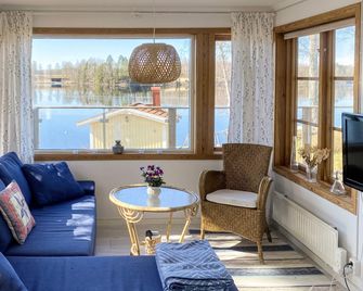 4 Person Holiday Home in Bengtsfors-by Traum - Bengtsfors - Sala de estar