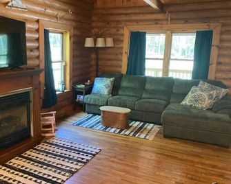 Lazy Spread Cabin. Secluded wooded cabin tucked away with all the amenities - West Union - Sala de estar