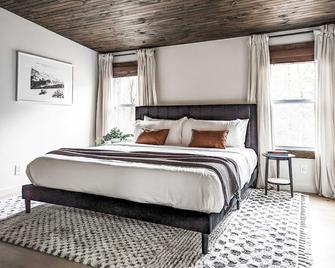 Pinewood Bungalow - Luxury Cabin, Kid-Friendly - Catskill - Sypialnia