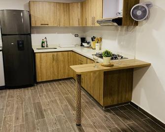Centrally located 2 bedroom apartment - Pereira - Kitchen