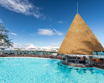 DoubleTree by Hilton Noumea Ilot Maitre Resort - Noumea - Pool