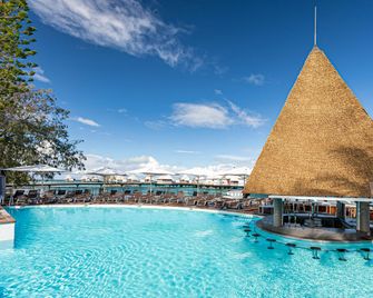DoubleTree by Hilton Noumea Ilot Maitre Resort - Noumea - Pool