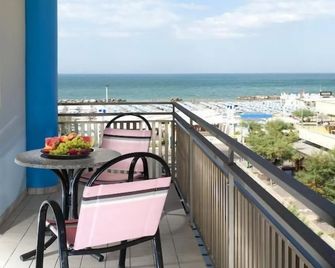Hotel Lina - Misano Adriatico - Balcón