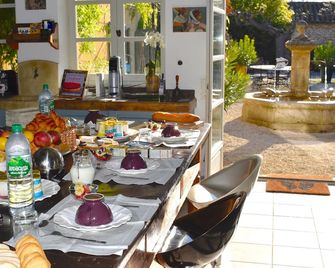 Le Clos De La Fontaine - Cabrières-d'Avignon - Buffet