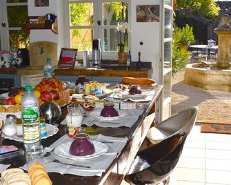 Clos De La Fontaine - Cabrières-d'Avignon - Buffet