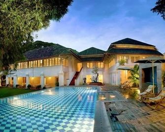 The Tower House Cochin - Kochi - Pool