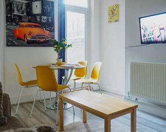 Couldon Lodge Double Room 1 - Stoke-on-Trent - Jídelna
