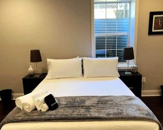 25 - Luxury 3 BR 1 and half Baths, Lower Level Unit, and Nonsmoking - Arlington