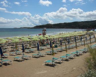 Residence Hotel Baia di Paradiso - Peschici - Strand