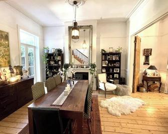 Heritage terrace house with oasis pool garden by the beach - St Kilda - Sala de jantar