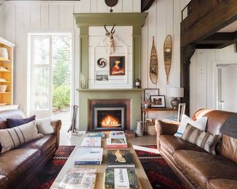 Everett By Avantstay 5mins To Palisades Tahoe W Hot Tub - Olympic Valley - Phòng khách