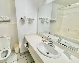 Fairbridge Inn & Suites Cleburne - Cleburne - Koupelna