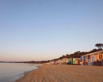 Boardwalk Cottages Mt Martha - Cottage 1 - Mount Martha - Beach
