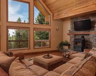 Large Luxury Cedar Home in the Forest at Lake Davis near golf courses - 3NightM - Portola - Sala de estar