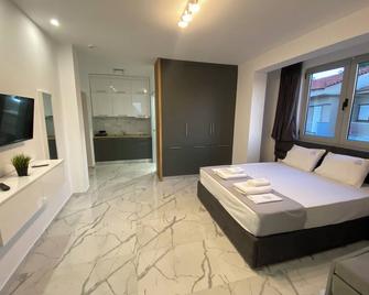 Ara Luxury Suites - Polychrono - Bedroom