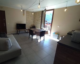 Adamello Peak One Apartment - Temù - Sala de estar