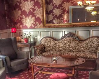 Hotell Plevnagården - Malmköping - Sala de estar