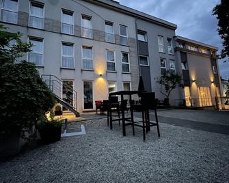 B&B HOTEL Eschweiler - Eschweiler - Binnenhof