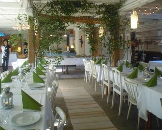 Brunnsta Gård - Bålsta - Restaurant