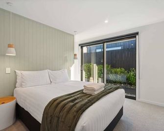 Mountain View Wanaka Retreat - Wanaka - Bedroom