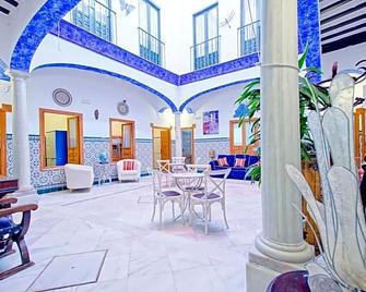 Hostel Trotamundos - Seville - Patio