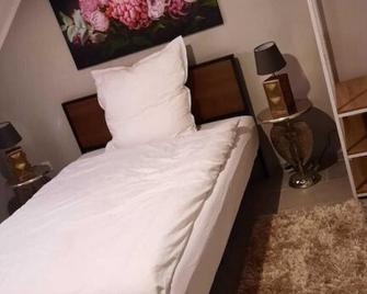 Niehler Hotel - Colonia - Habitación