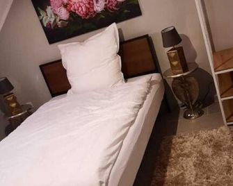 Niehler Hotel - קלן - חדר שינה