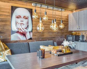 Gorgeous home in Fitjar with kitchen - Fitjar - Dining room