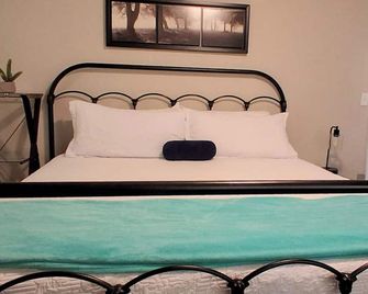 Jurney Home A Private 3BR Bungalow Min to Downtown - Statesville