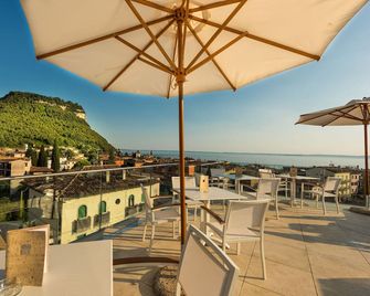 Sky Pool Hotel Sole Garda - Garda - Parveke
