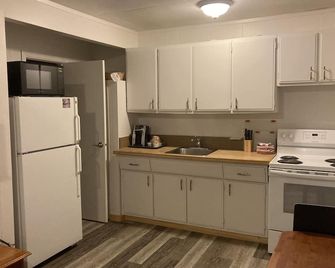 Pinewood Inn - Golden - Cocina