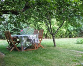 House of character restored in vineyard with park and shaded garden - Montréal - Patio