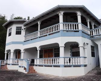 A home from home in the Isle of Spice (Maximum 2 guests) - Gouyave - Building