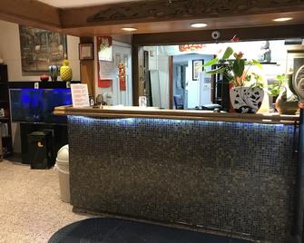 King Lodge Motel - מונטריי פארק - דלפק קבלה