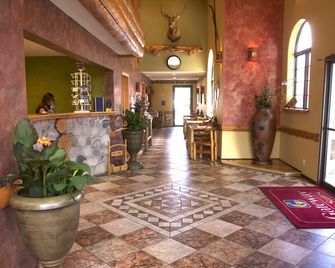 Gateway Inn And Suites - Salida - Lobby