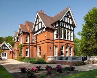 The Dower House Hotel - Woodhall Spa - Building