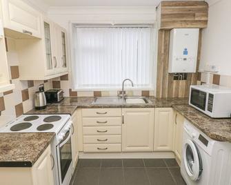 Cwtch Ar Y Mor - Burry Port - Kitchen