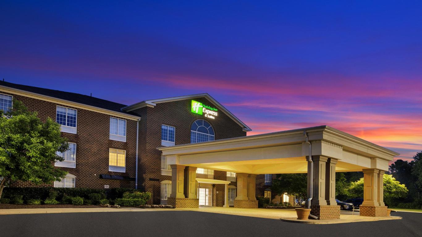 Holiday Inn Express & Suites Warrenton By IHG