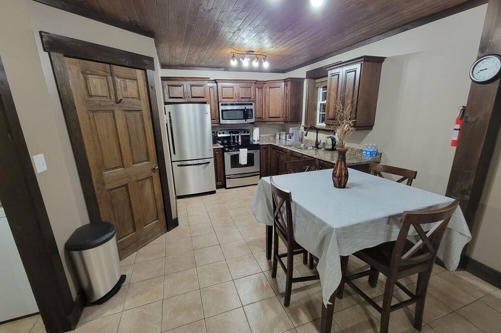 Clean, quite, private, fully furnished apartment! - Deer Lake - Kuchyň