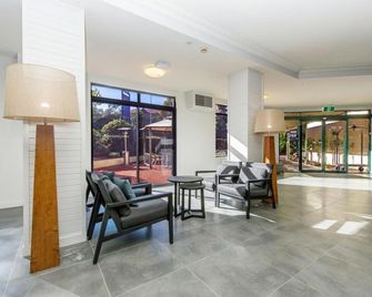 Alpha Hotel Canberra - Tuggeranong - Lobby