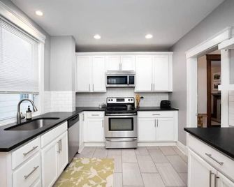 Historic Charm in Walkable Neighborhood - Kansas City - Dapur