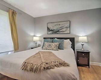 Modern 3Bd Townhome Near Beach & Base - Gurnee - Bedroom