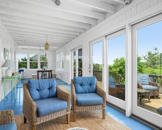 Oceanfront Home on Sagamore Beach with WiFi - Bourne - Balcón