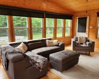 The Birch Grove Escape - Gimli - Salon