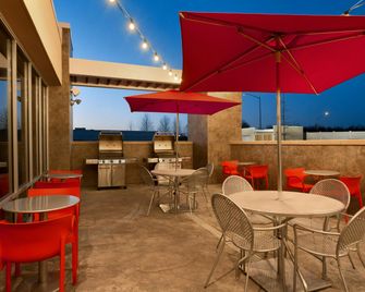 Home2 Suites by Hilton Baltimore/Aberdeen - Aberdeen - Terasa