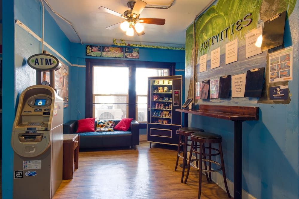 Lucky D's Youth and Traveler's Hostel - San Diego