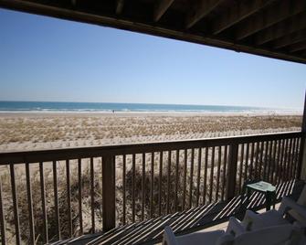 Room #203 Efficiency King w/Kitchen Dog Y - Topsail Beach - Balcón