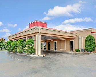 Ramada by Wyndham Murfreesboro - Murfreesboro - Bygning