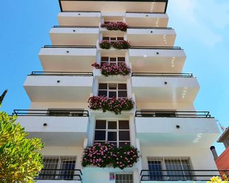 Hostal Magnolia - Girona - Toà nhà